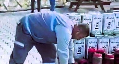 Denizli'de sahte 4 bin 500 litre zeytinyağı ile 980 kilo bal imha edildi