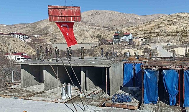 Deprem konutlarının betonarme inşaatını 50 günde tamamladılar