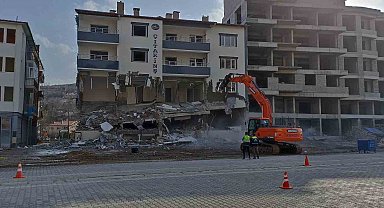 Depremde evi ve iş yeri zarar gören vatandaş: "Devletin gücünün ne kadar büyük olduğunu gördük"