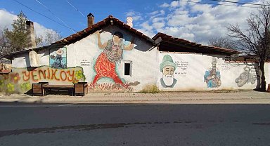 Depremin izleri duvar resimleriyle gizlendi