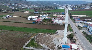 Depremin yıktığı mahallede camiler minaresiz, minareler camisiz kaldı