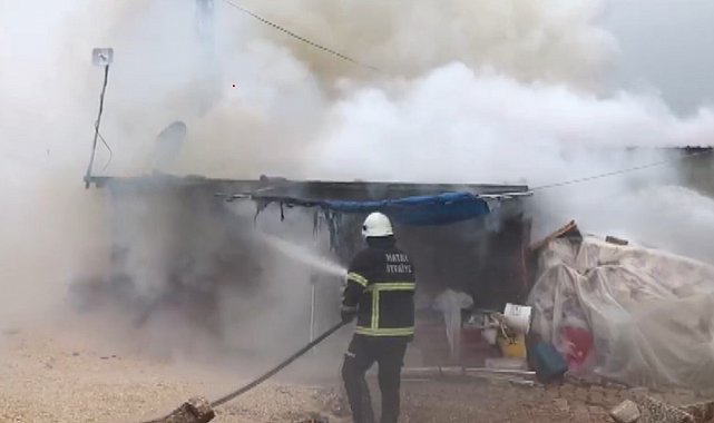 Depremzede ailenin kaldığı konteynerda yangın çıktı