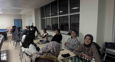 Dikilitaş Halil Ağar Ortaokulu satrançta il birincisi oldu