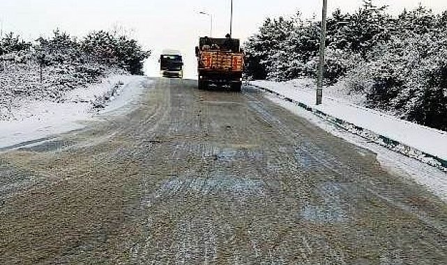 Dilovası'nda yollar buza karşı tuzlanıyor