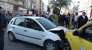 Direksiyon başında baygınlık geçirdi, ortalığı savaş alanına çevirdi: 4 yaralı