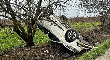 Direksiyon hakimiyetini kaybeden sürücü takla attı