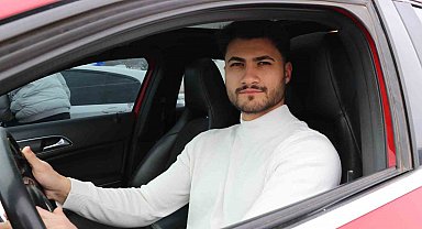 Direksiyon sınavında heyecanlandı, heyecanını sure okuyarak yendi