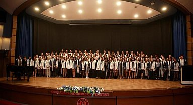 Diş Hekimliği Fakültesi öğrencileri beyaz önlük giydi