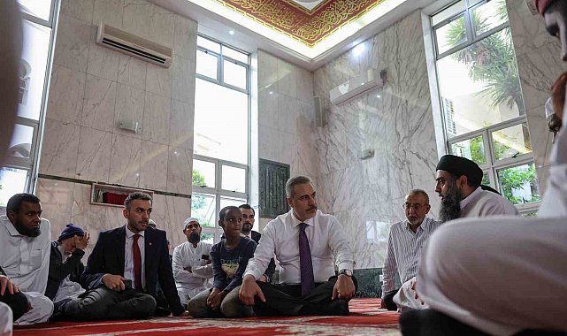 Dışişleri Bakanı Fidan, Nur'ul Hamidiye Camii'ni ziyaret etti