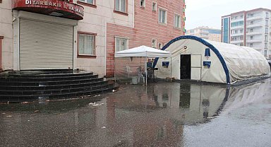 Diyarbakır anneleri soğuk hava şartlarına rağmen evlat nöbetini sürdürüyor