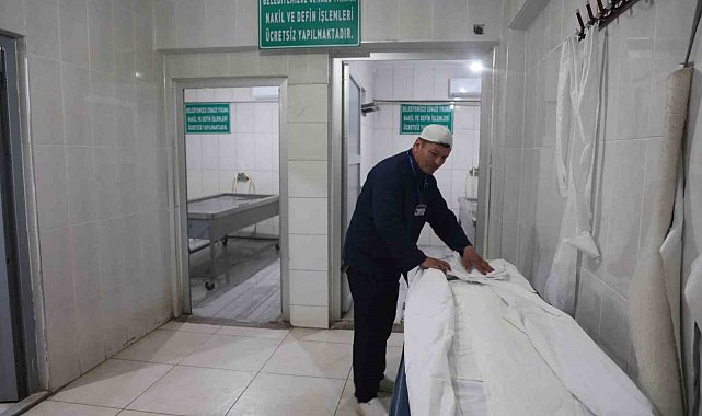 Diyarbakır'da depremde günde ortalama 40 cenaze yıkayan gassal konuştu: "Manevi bir koku vardı, buna şahit olduk"