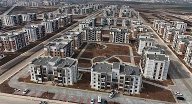 Diyarbakır'da orta hasardan ağır hasarlı durumuna gelen 2 bin 600 yapıda süreç devam ediyor