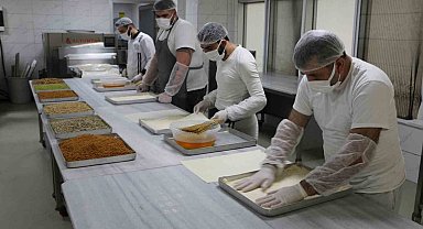 Diyarbakır'da "lotuslu soğuk baklava" üretildi