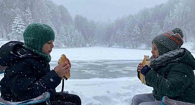 Domaniç'te karda mangal keyfi