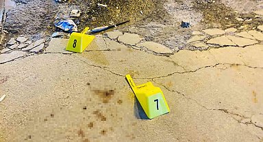 Düğün salonu önünde silahlı ve bıçaklı kavga: 3 yaralı