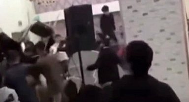 Düğünde sahne anlaşmazlığı kavgasında sandalyeler havada uçtu