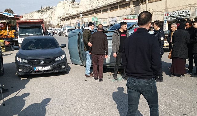 Düz yolda devrilen aracı görünce şaşkınlığını gizleyemedi