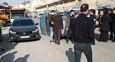 Düz yolda devrilen aracı görünce şaşkınlığını gizleyemedi