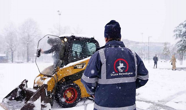 Düzce Belediyesi karla mücadeleye gece başladı