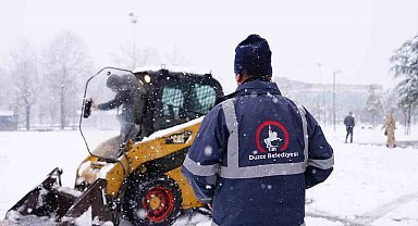 Düzce Belediyesi karla mücadeleye gece başladı