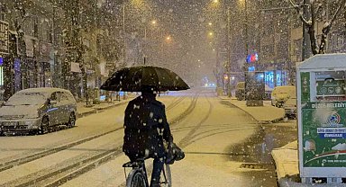 Düzce'de beklenen kar yağışı başladı