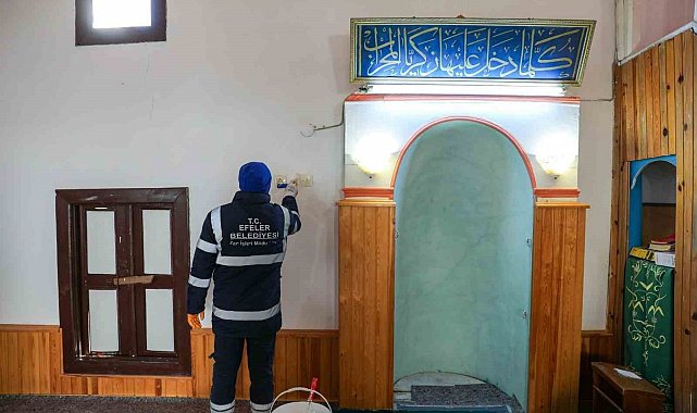 Efeler'in ekipleri Gölcük'te camiyi yeniledi