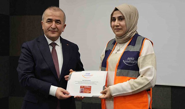 Eğitimlerini tamamlayan AFAD gönüllüleri sertifikalarını aldı