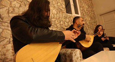 Elazığ'da 20 gönüllü öğretmenden "Fırat'ın Türküsü" korosu: TRT repertuvarındaki eserler seslendiriliyor