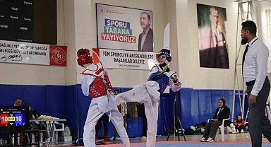 Elazığ'da gençler taekwondo müsabakaları yapıldı