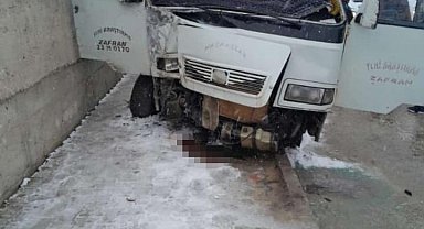 Elazığ'da minibüs istinat duvarına çarptı: 9 yaralı
