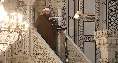 Emevi Camii'nde cuma namazı kılındı