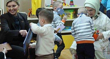 Emine Erdoğan ve Zelenska savaş mağduru çocukları ziyaret etti