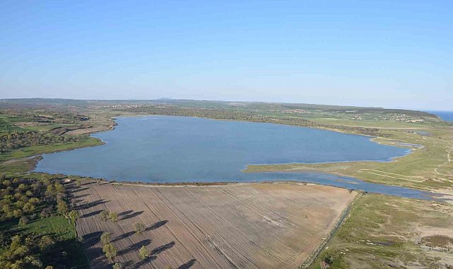 Enez'de kuruyarak beyaza bürünen gölet eski görüntüsüne kavuştu