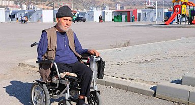 Enkazdan 5 gün sonra kurtuldu, kolunu ve bacağını kaybetti