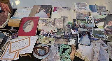 Enkazdan çıkan eşyaların geri dönüşüm sergisi