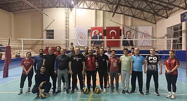 Erdek'te kurumlar arası voleybol turnuvası başladı