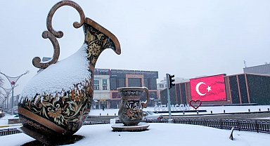 Erzincan'a kar yeniden geliyor