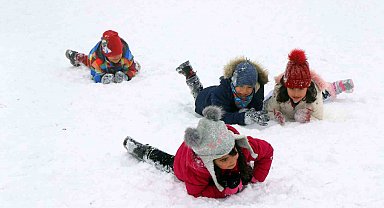 Erzincan'ın Refahiye ilçesinde eğitime kar tatili