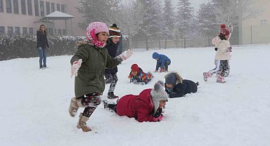 Erzincan'ın Refahiye ve Çayırlı ilçelerinde kar tatili