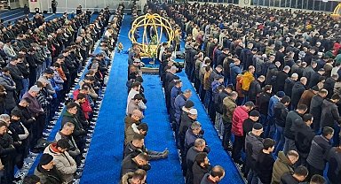 Erzincanlılar Berat Kandilinde camileri doldurdu