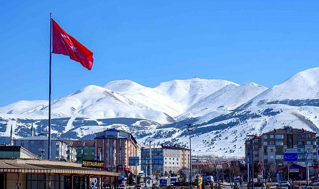 Erzurum'un kuzeyinde kar var