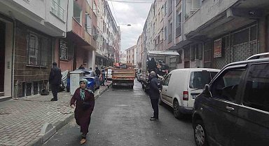 Esenler'de yaşlı adamın evinden 5 ton çöp çıkartıldı