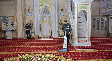 Esenyurt'ta ibadethaneler dip köşe temizleniyor