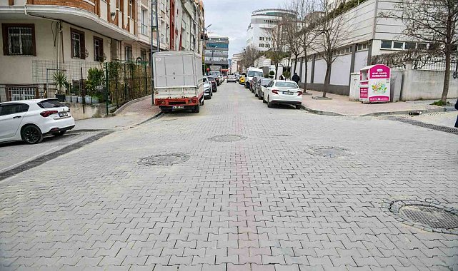 Esenyurt'ta yıllardır bozuk olan yollar yenileniyor