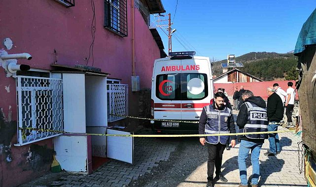 Eşine bıçak çektiği için oğlunu öldürmüş