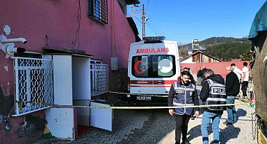 Eşine bıçak çektiği için oğlunu öldürmüş