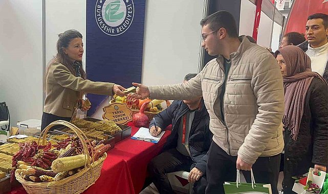 Eskişehir Büyükşehir standı Bornova'da büyük ilgi gördü
