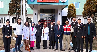 Eskişehir İl Jandarma Komutanlığı'ndan huzurevine anlamlı ziyaret