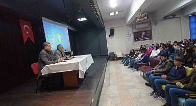 Eskişehir Orgeneral Halil Sözer Ortaokulu'nda öğrencilere yönelik yazar ve şair etkinliği düzenlendi