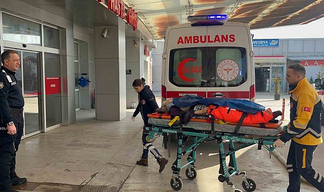Eskişehir'de 2'nci kattan düşen kadın ağır yaralanırken yakını sinir krizi geçirdi